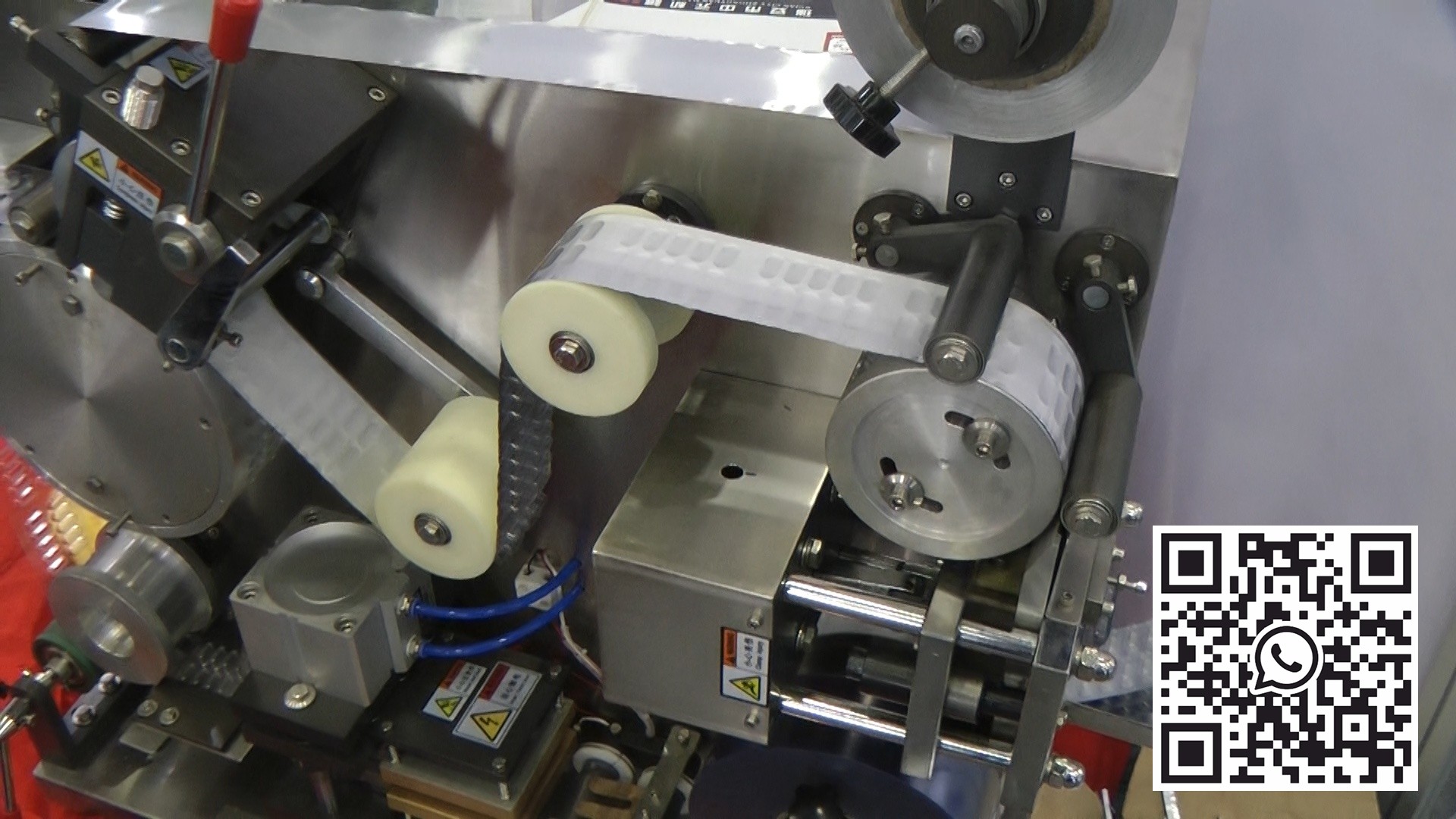 Автоматическая блистерная машина небольшого размера для упаковки таблеток и капсул