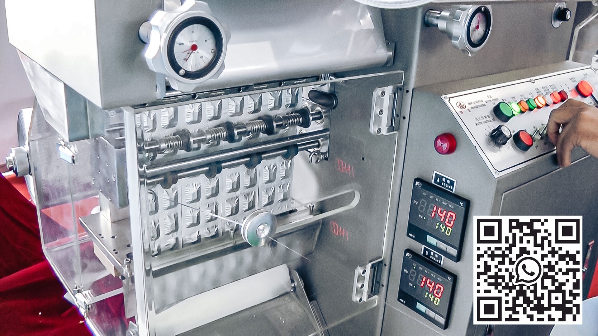 Автоматическое оборудование для блистерной упаковки твердых желатиновых капсул с порошком в фармацевтическом производстве